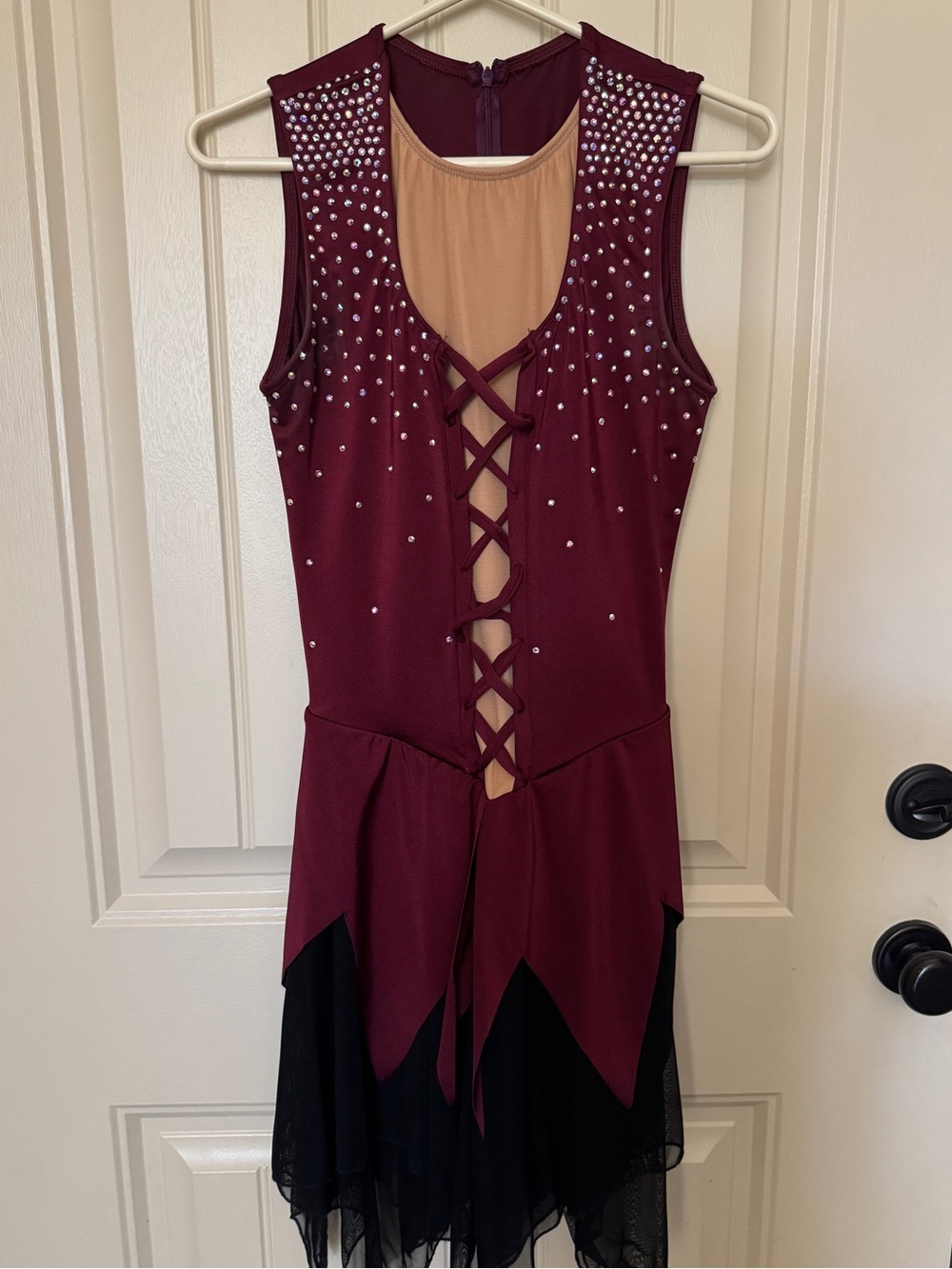 Sleeveless Burgundy Lace-Up Figure Skating Dress with Rhinestones Pirate